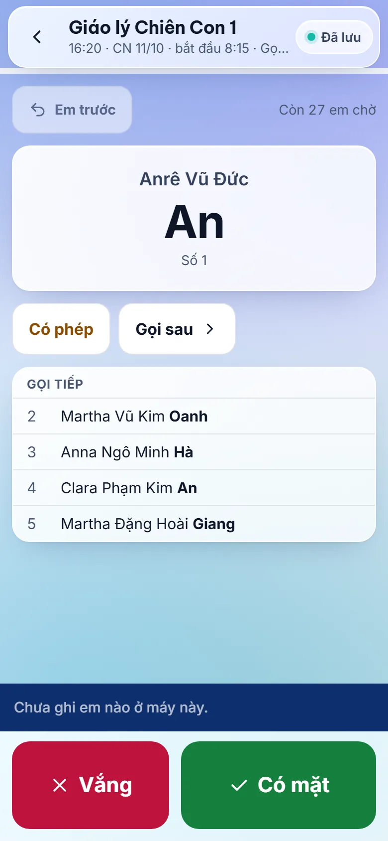 Màn Gọi tên: tên em đang gọi thật to, nút Có phép và Gọi sau, danh sách Gọi tiếp, hai nút lớn Vắng và Có mặt ở cuối màn