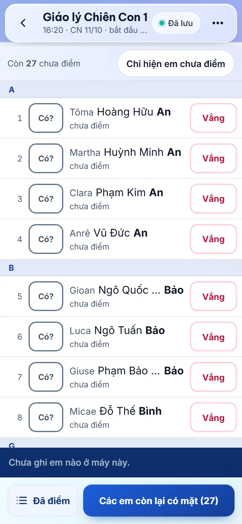 Màn Lớp ngồi sẵn: Còn 27 chưa điểm, danh sách theo vần A B…, mỗi em ô Có? và nút Vắng, cuối màn nút Đã điểm và Các em còn lại có mặt (27)