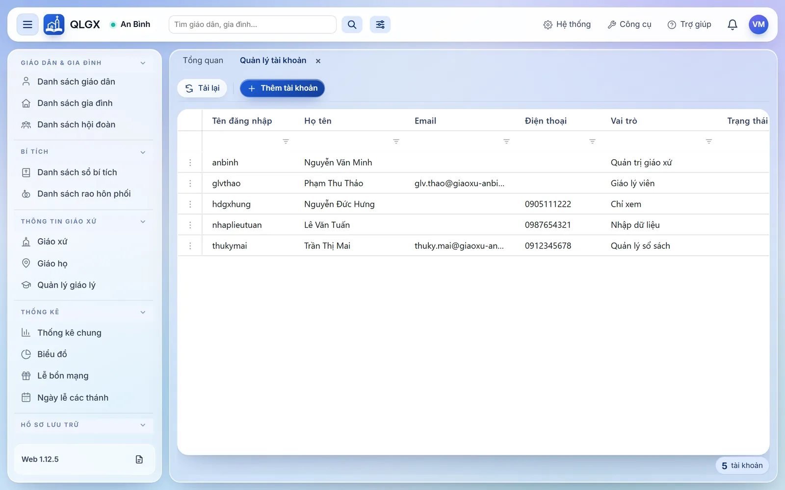 Màn Quản lý tài khoản: lưới các tài khoản với Tên đăng nhập, Họ tên, Email, Điện thoại, Vai trò, Trạng thái